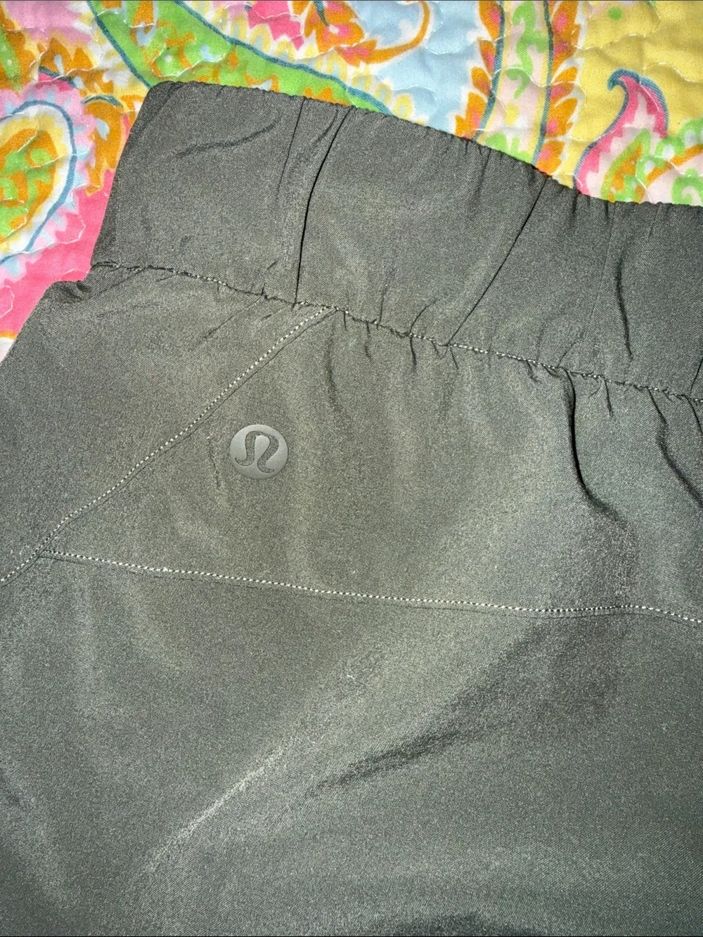 Lululemon On the Fly Woven Shorts – Dark Olive – Women's Size 10; EUC